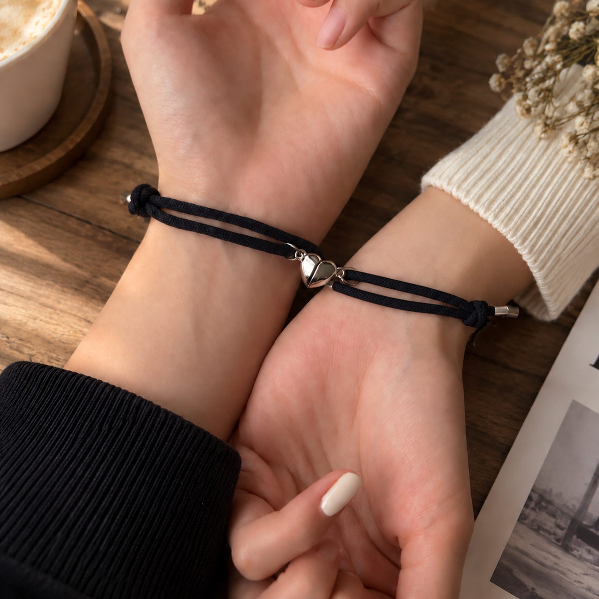 Kit de Pulseiras para Casal com Coração Magnético