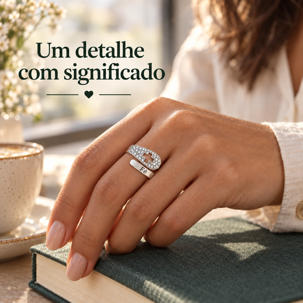 Anel Ajustável de Cruz com Pedras e Gravação Fé